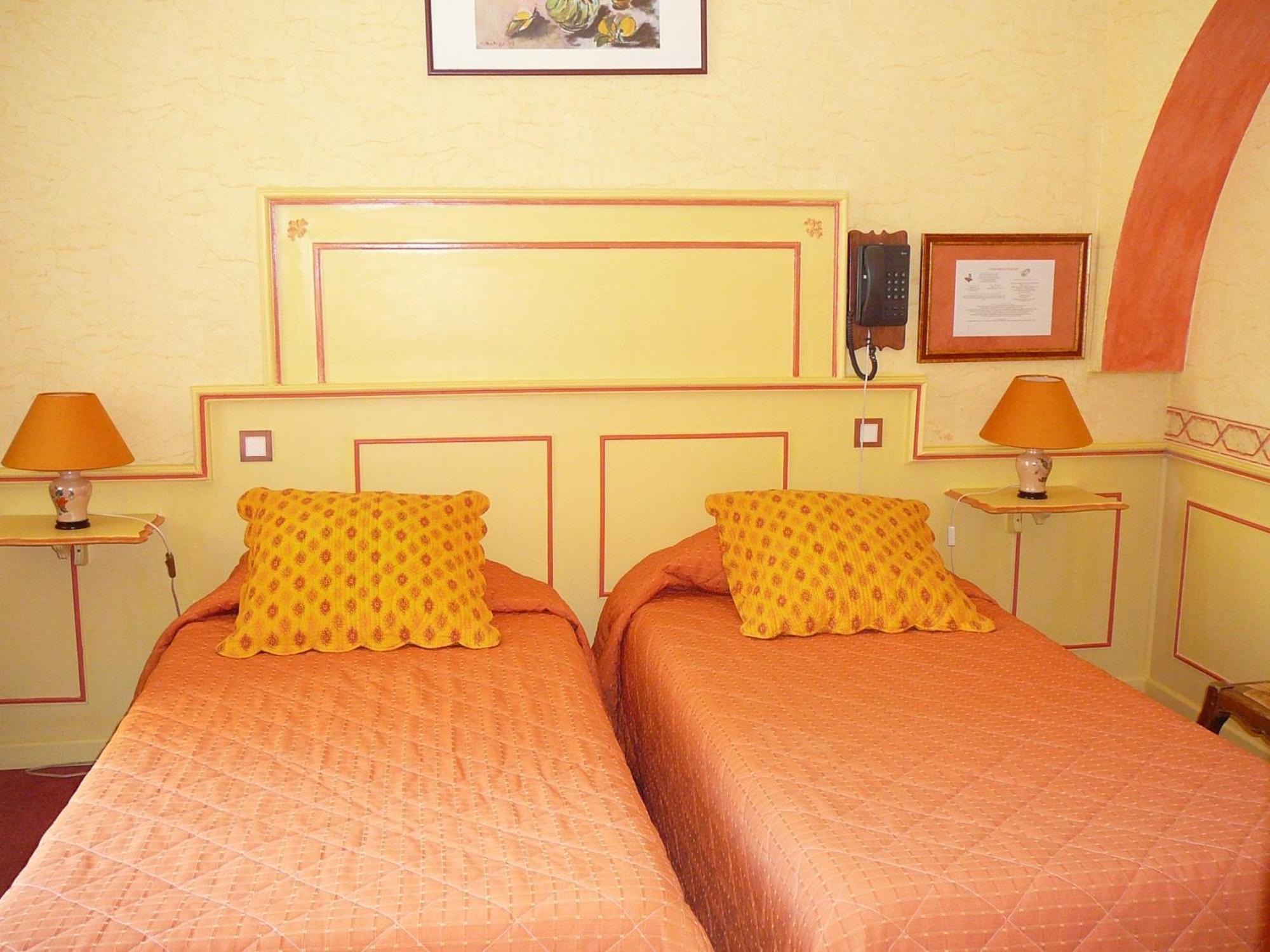 Hotel Du Fiacre Carpentras Exteriör bild