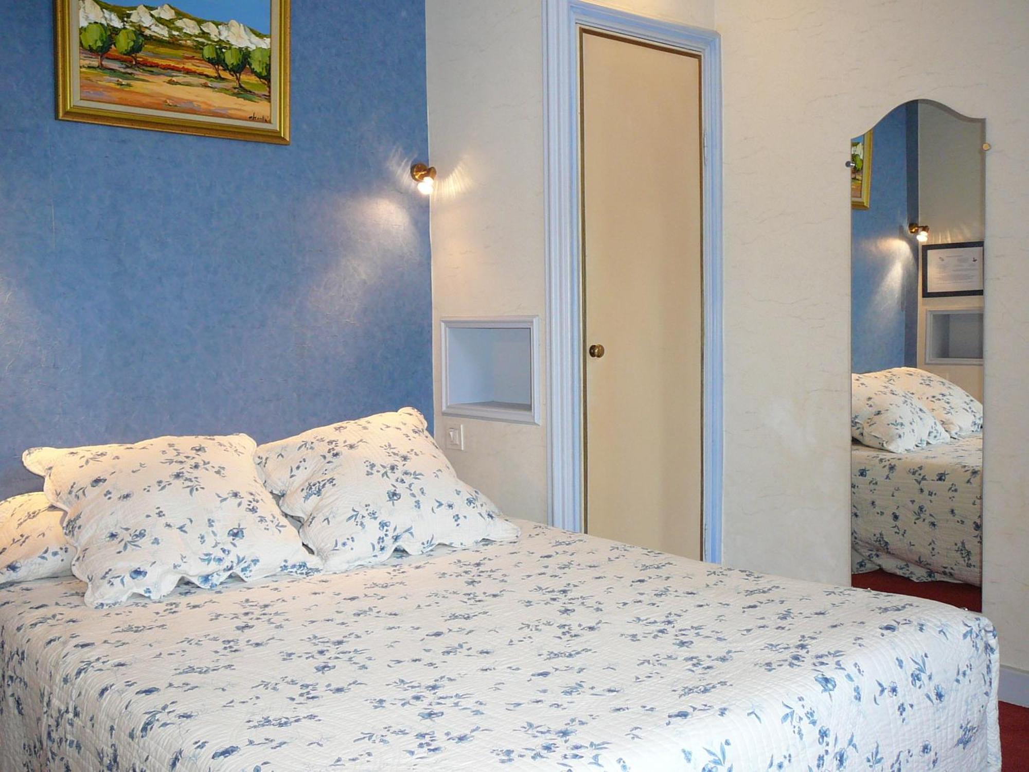 Hotel Du Fiacre Carpentras Rum bild
