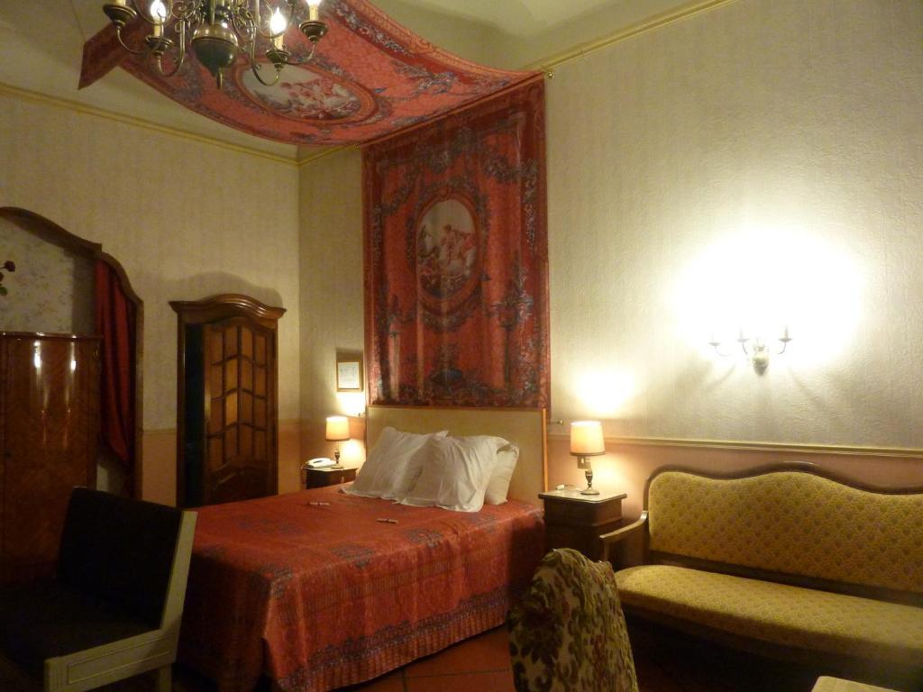 Hotel Du Fiacre Carpentras Rum bild
